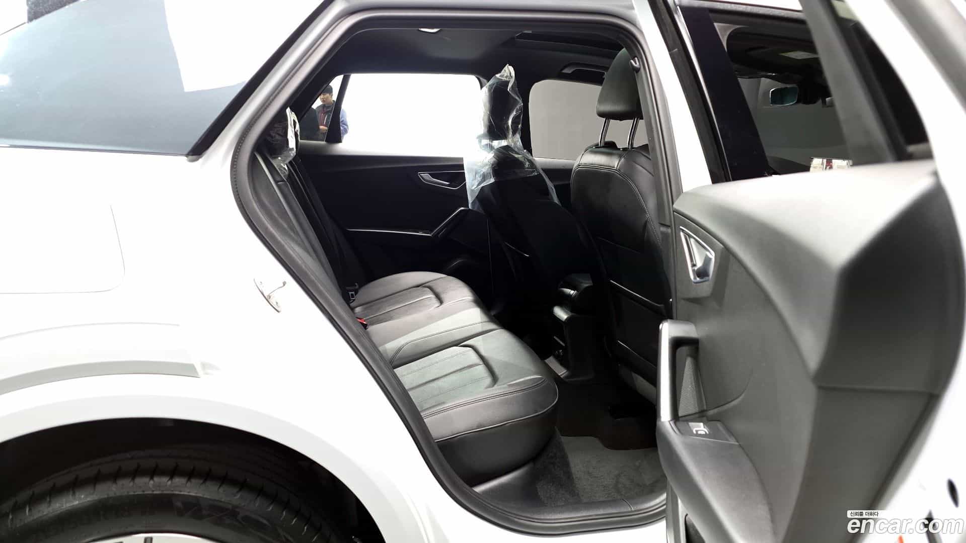 Q2 Audi 2023.10-OPTION-016