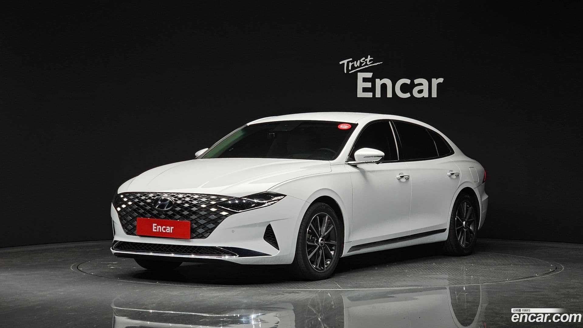 Main__Slider__Photo:Grandeur Hyundai 2022.8-0