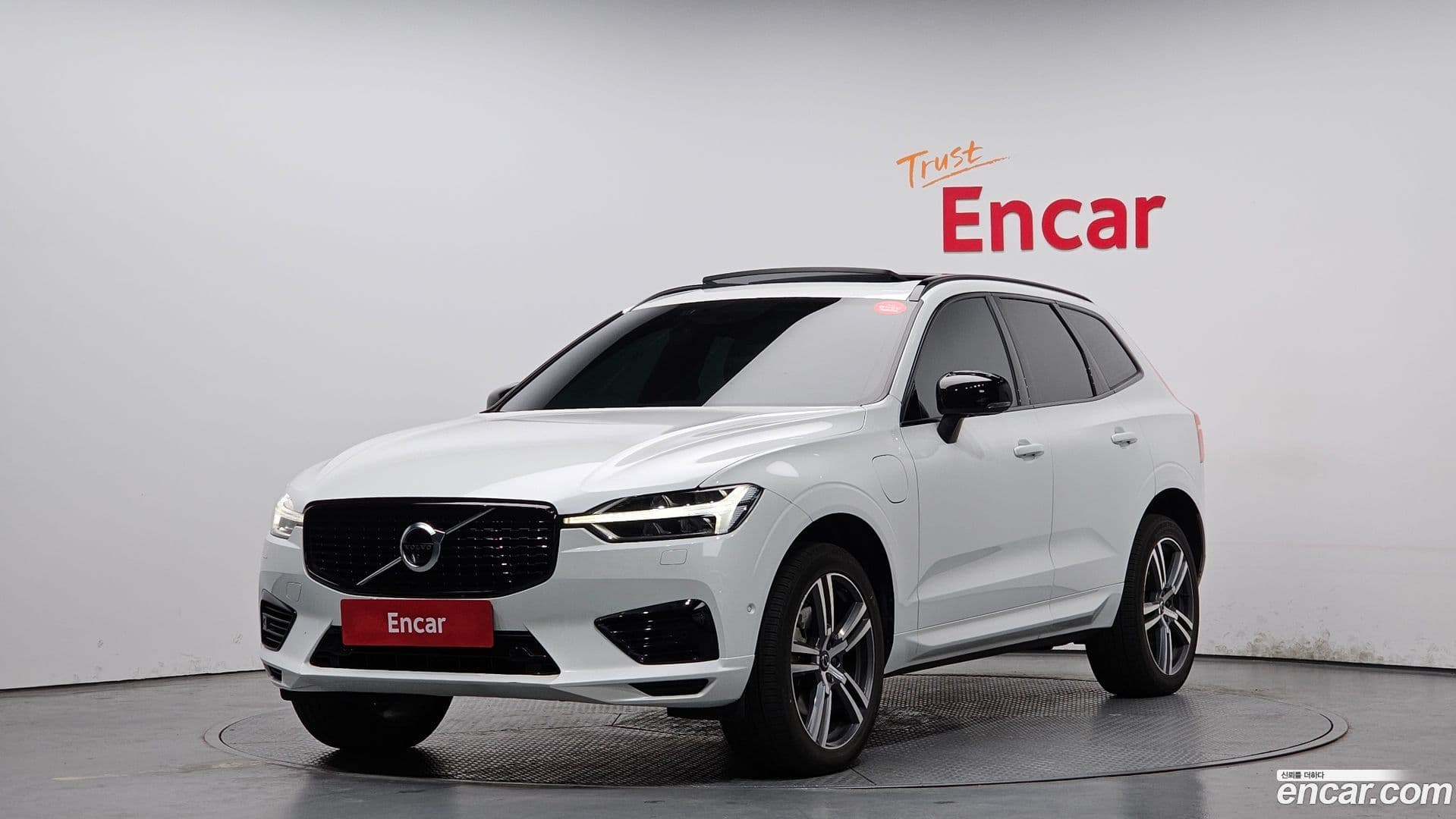 Main__Slider__Photo:XC60 Volvo 2021.0-0