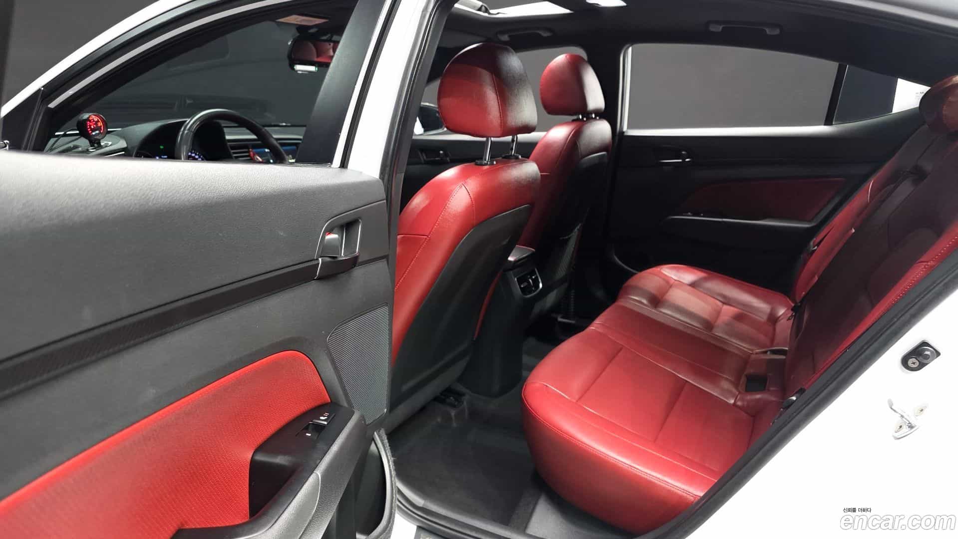 AVANTE Hyundai 2016.7-OPTION-016