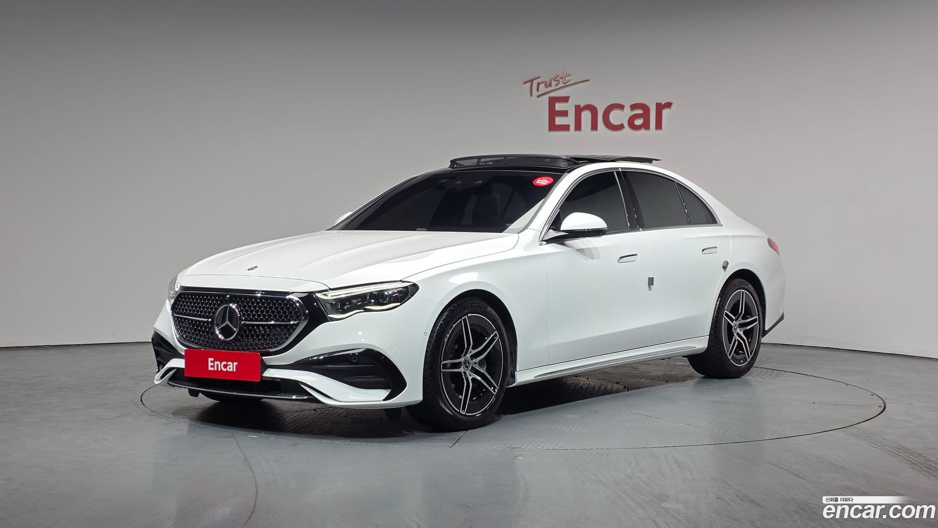 Main__Slider__Photo:E-Class Mercedes-Benz 2025.9-0