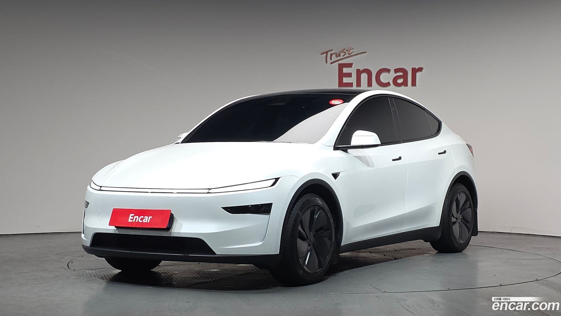 Main__Slider__Photo:Model Y Tesla 2025.4-0
