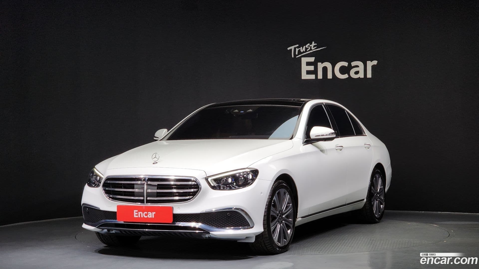 Main__Slider__Photo:E-Class Mercedes-Benz 2022.7-0