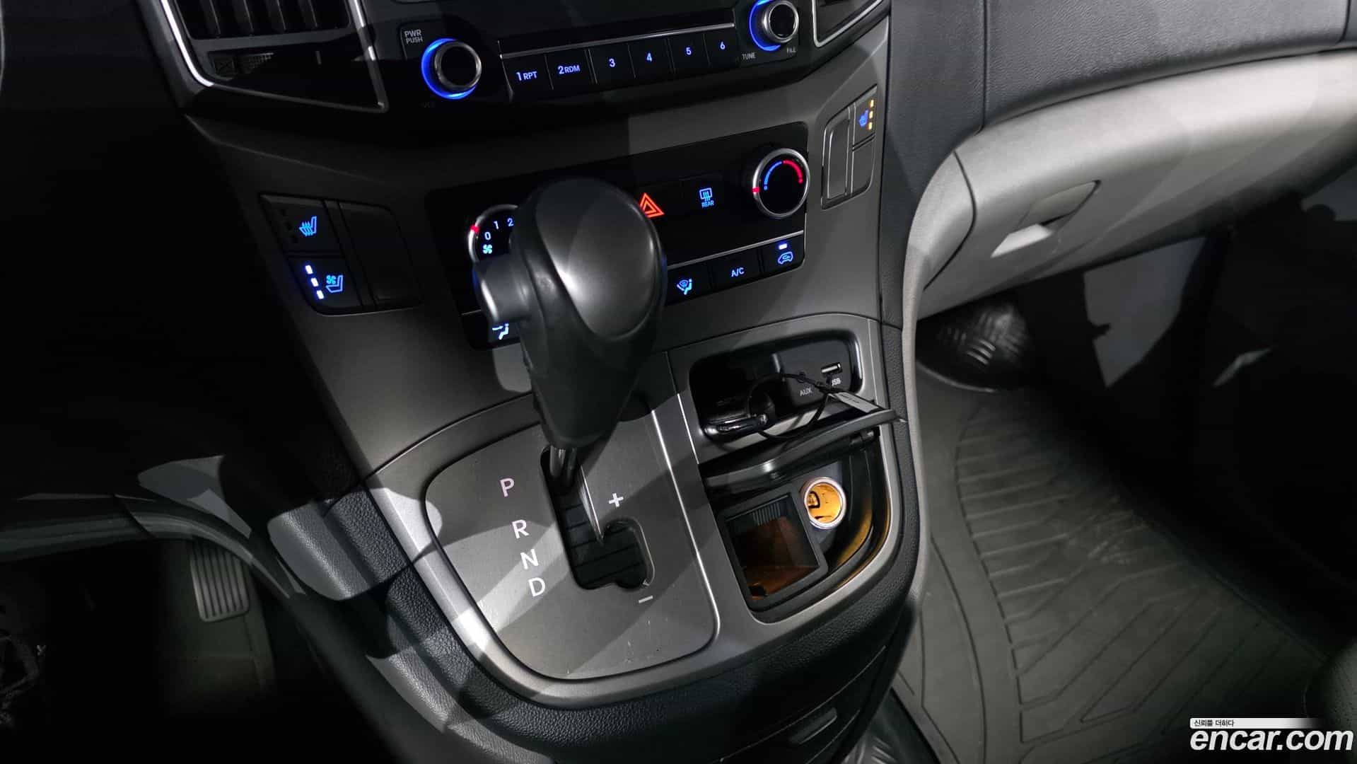 Starex Hyundai 2018.1-INNER-009