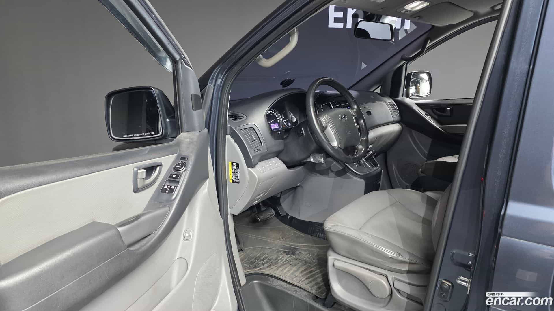 Starex Hyundai 2018.1-INNER-010