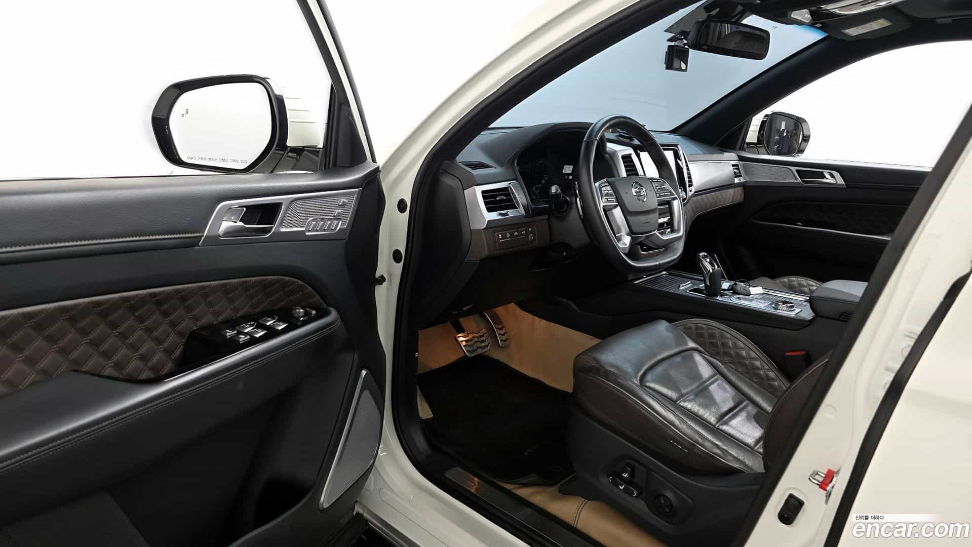 Rexton KG Mobility 2022.2-INNER-010