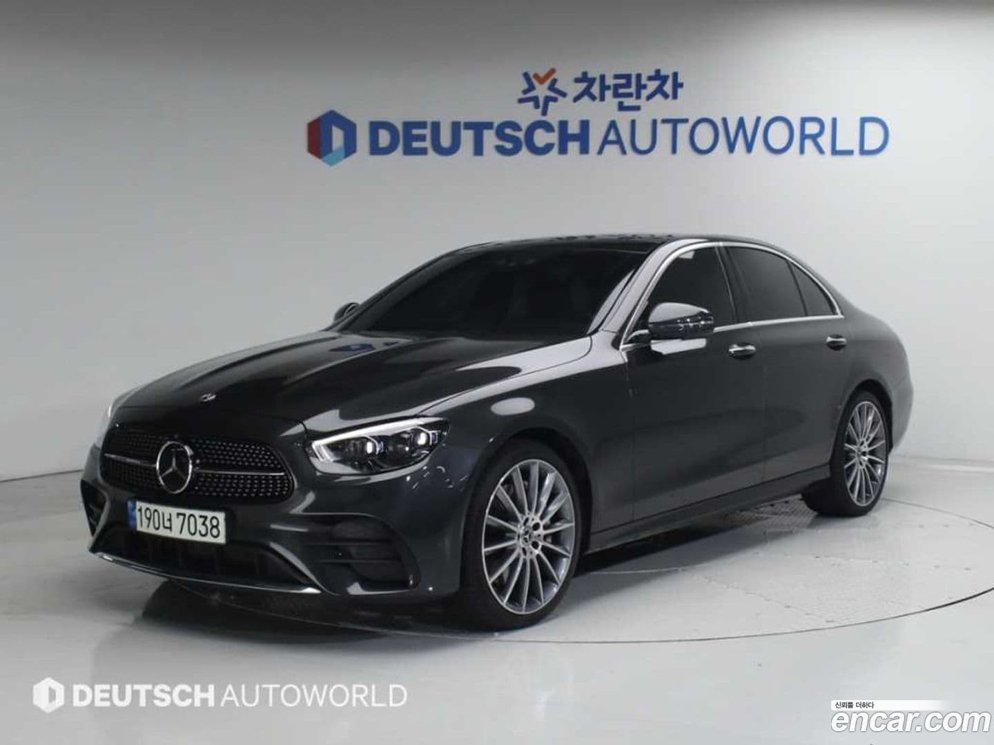 Main__Slider__Photo:E-Class Mercedes-Benz 2021.11-0