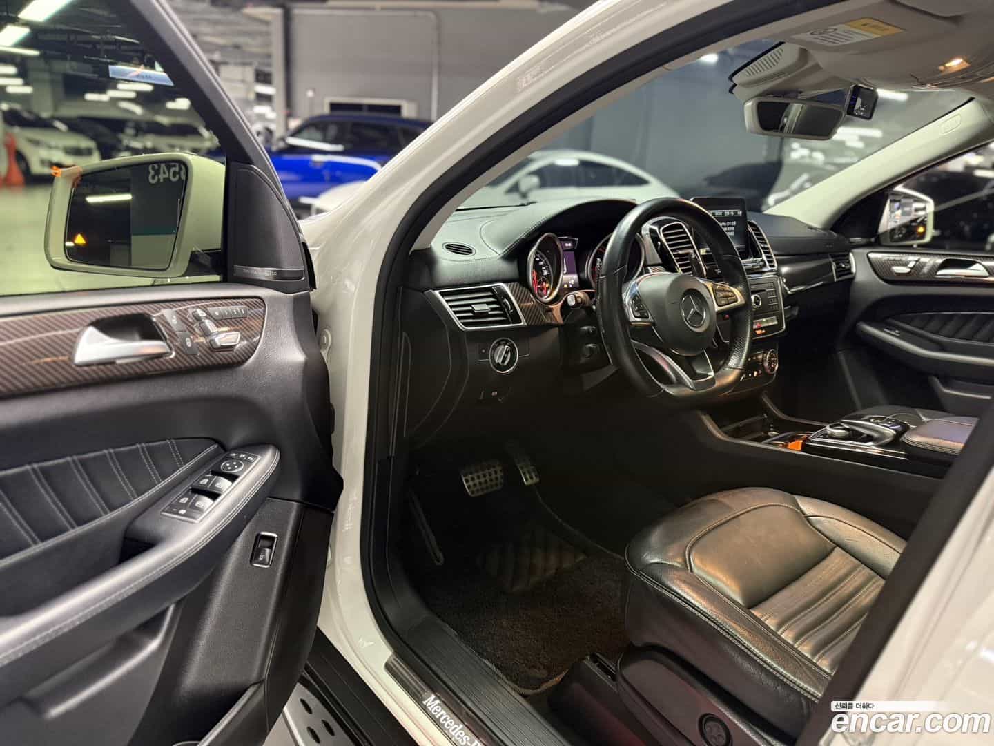 GLE-Class Mercedes-Benz 2017.0-INNER-009