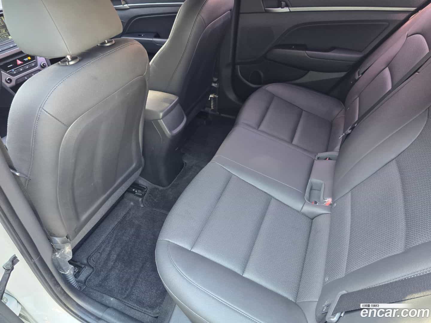 AVANTE Hyundai 2018.1-INNER-008