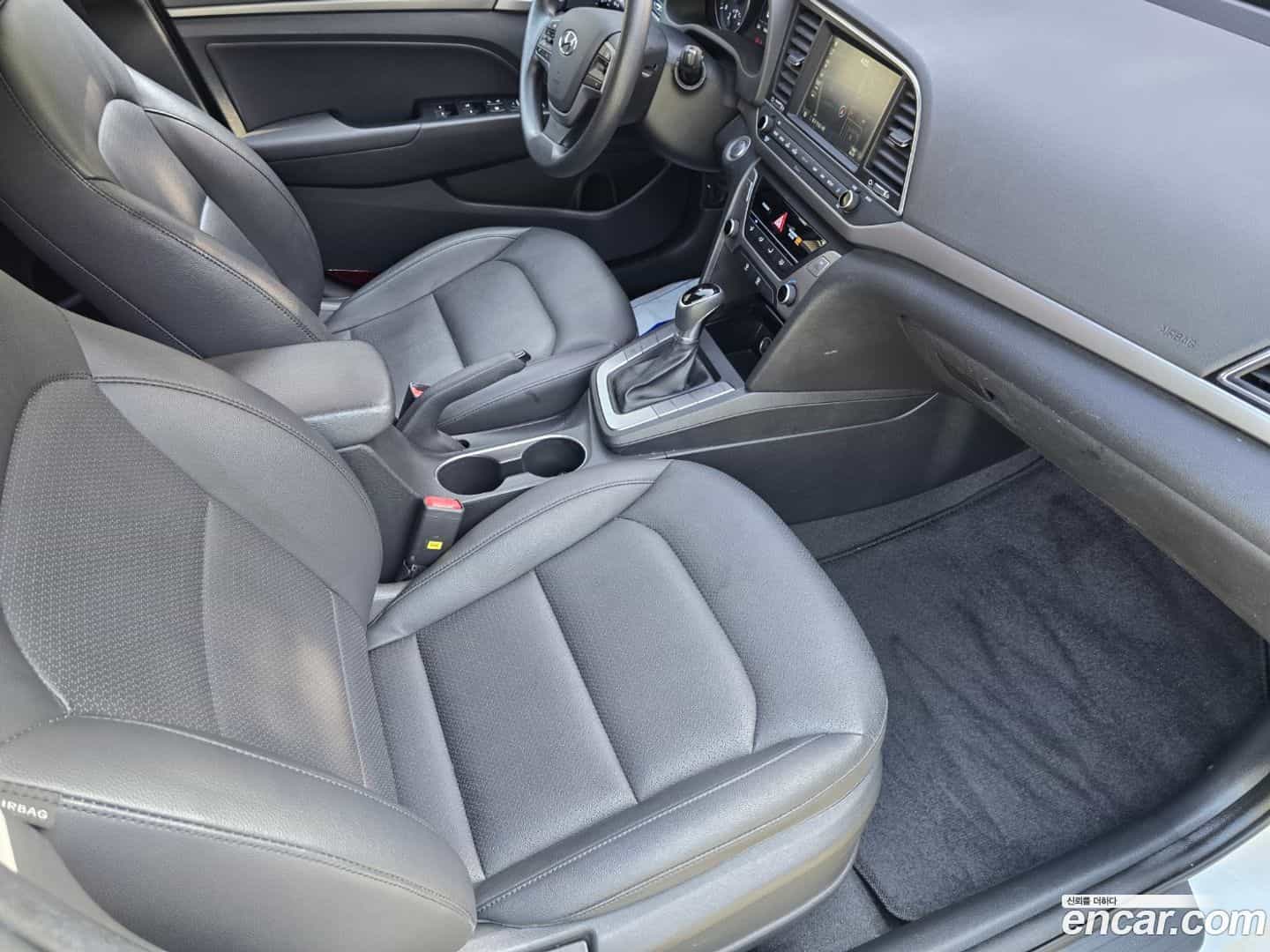 AVANTE Hyundai 2018.1-INNER-009