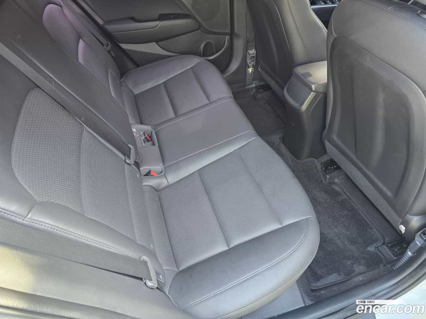 AVANTE Hyundai 2018.1-INNER-010