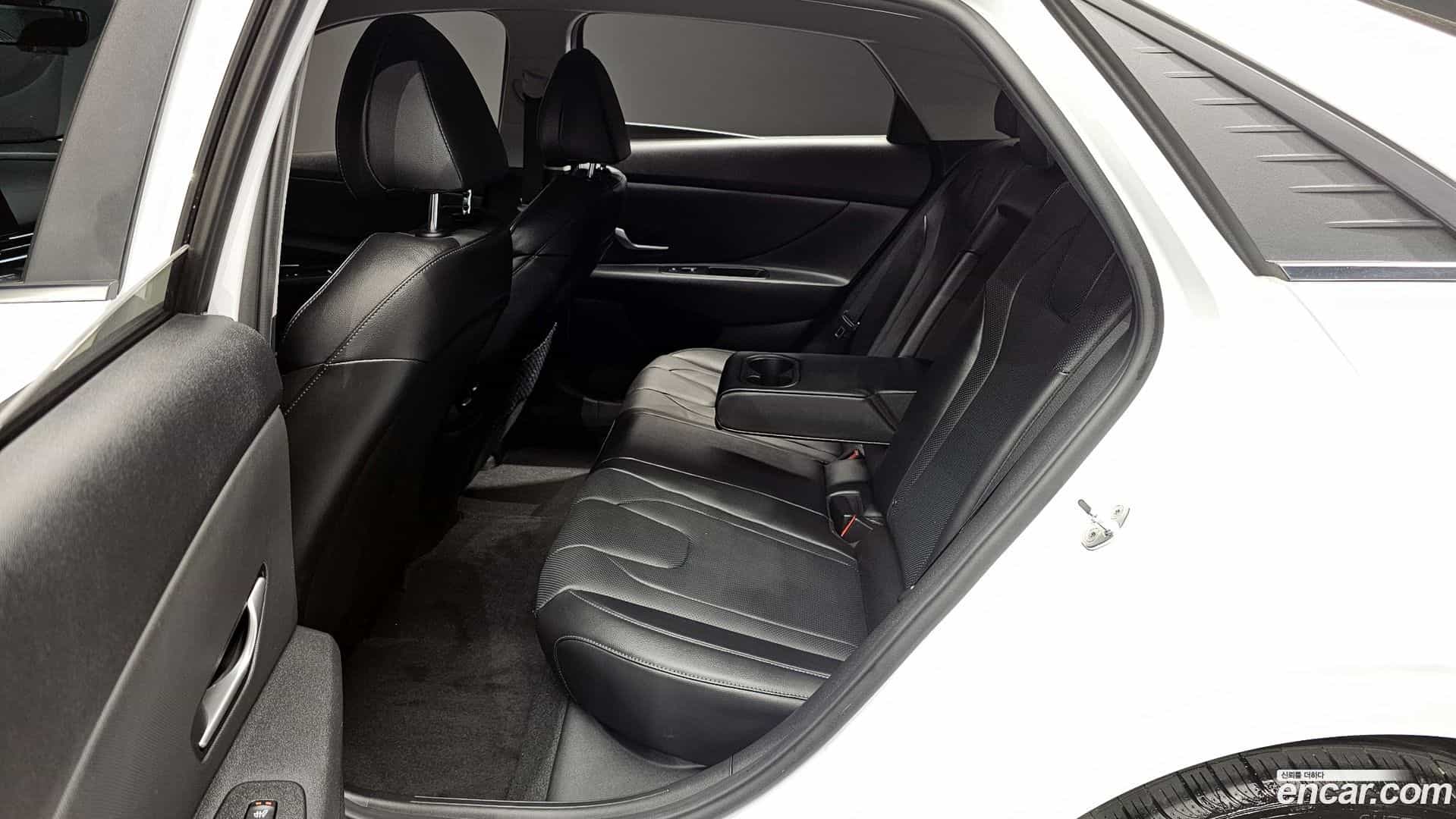 AVANTE Hyundai 2021.11-OPTION-016