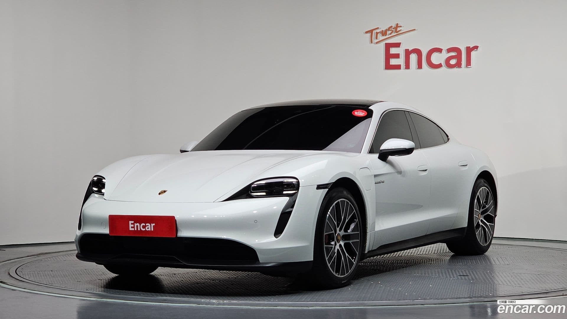 Main__Slider__Photo:Taycan Porsche 2021.2-0