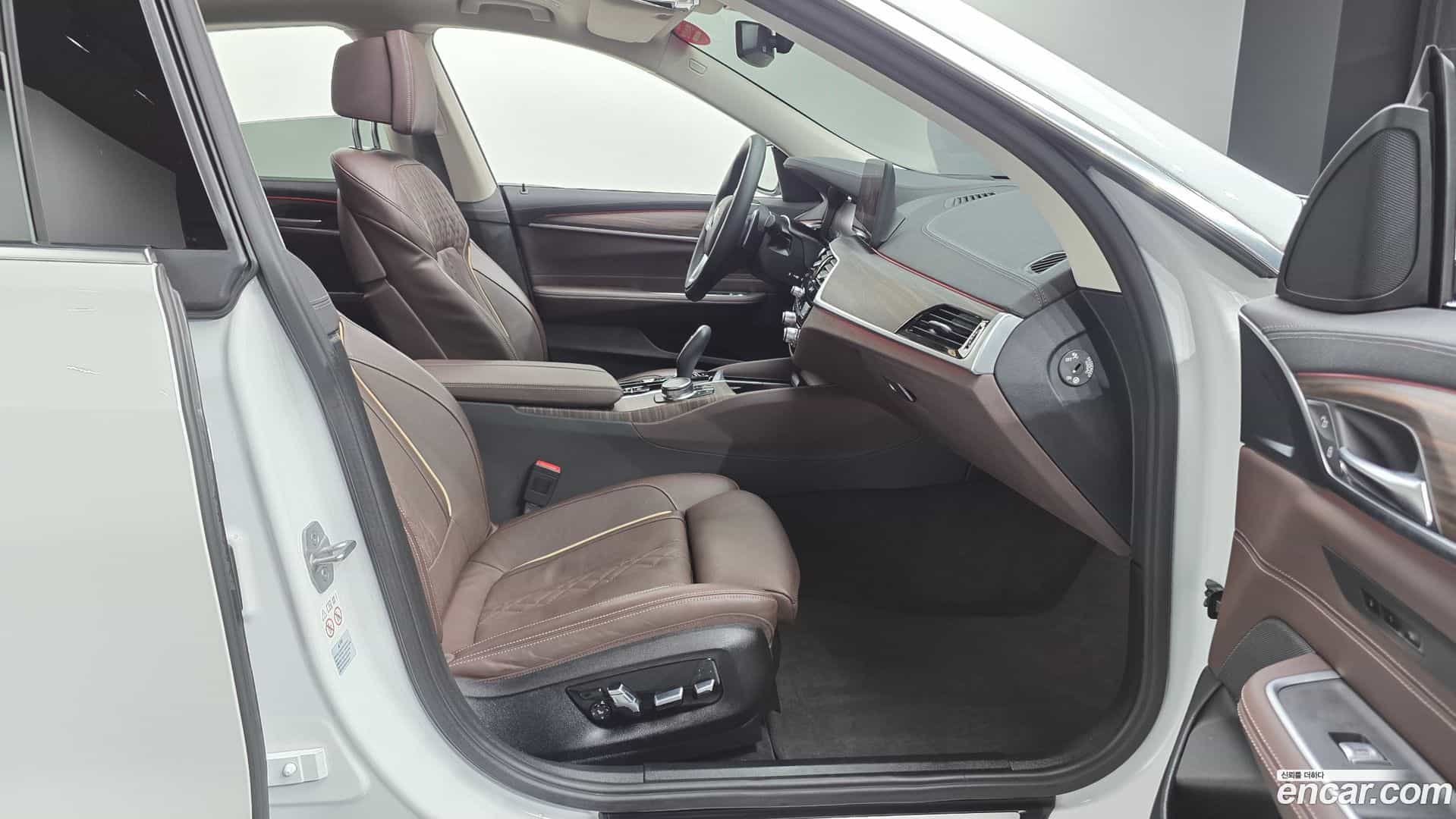 Gran Turismo BMW 2023.1-INNER-010
