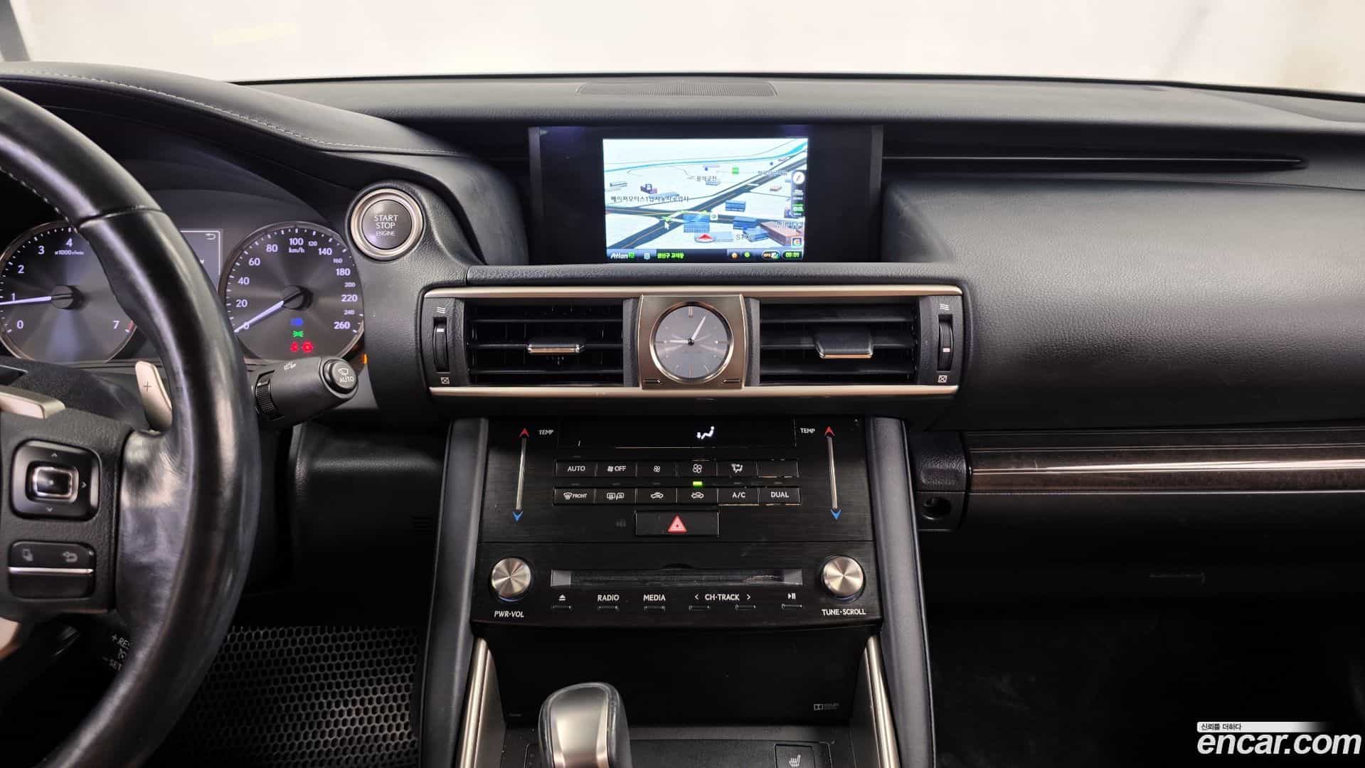 IS Lexus 2017.6-OPTION-018