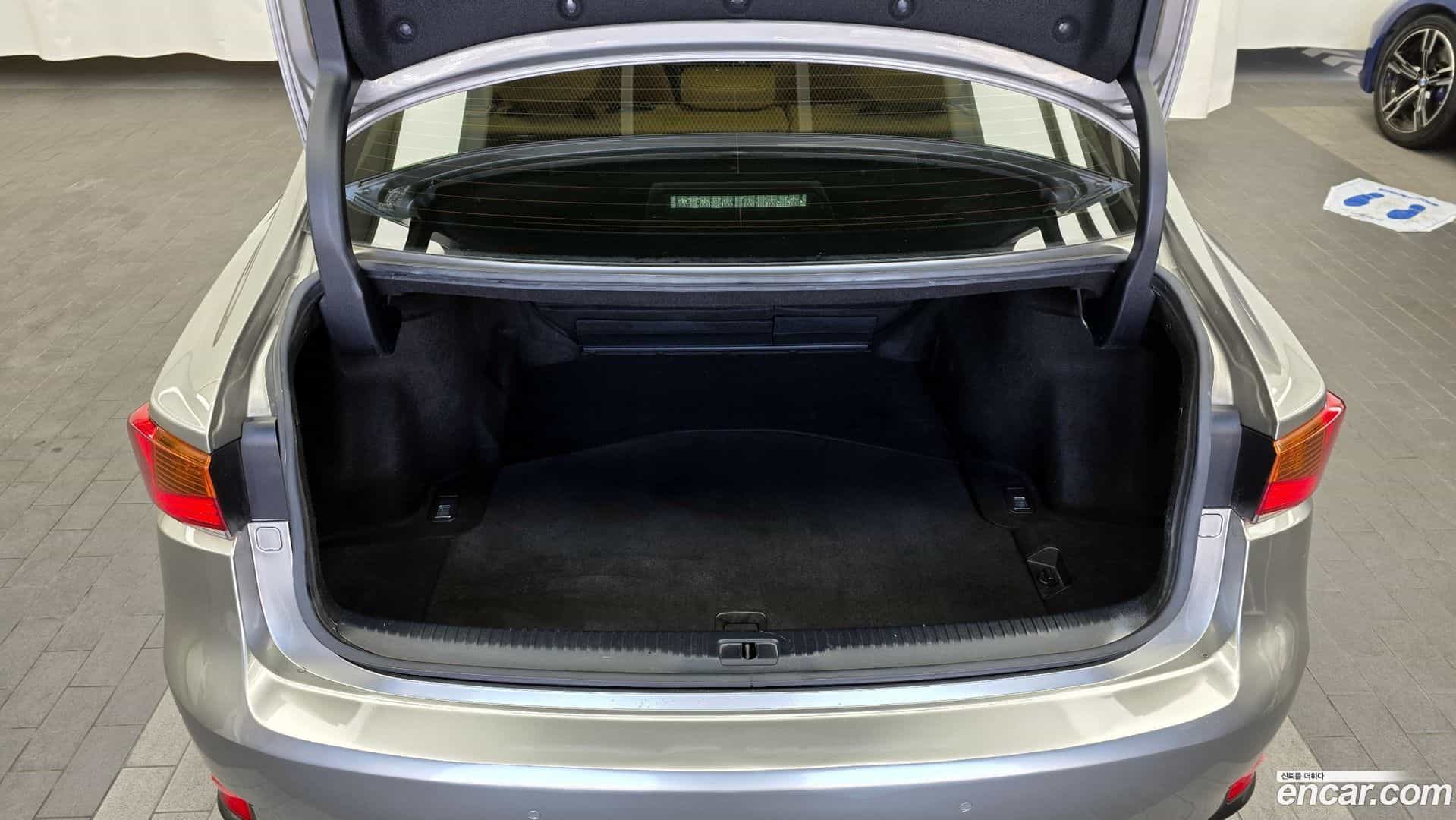 IS Lexus 2017.6-OPTION-024