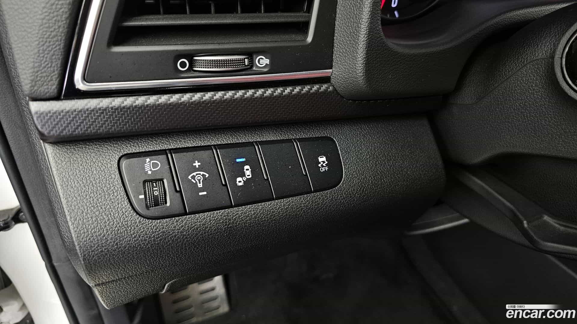 AVANTE Hyundai 2016.7-OPTION-018