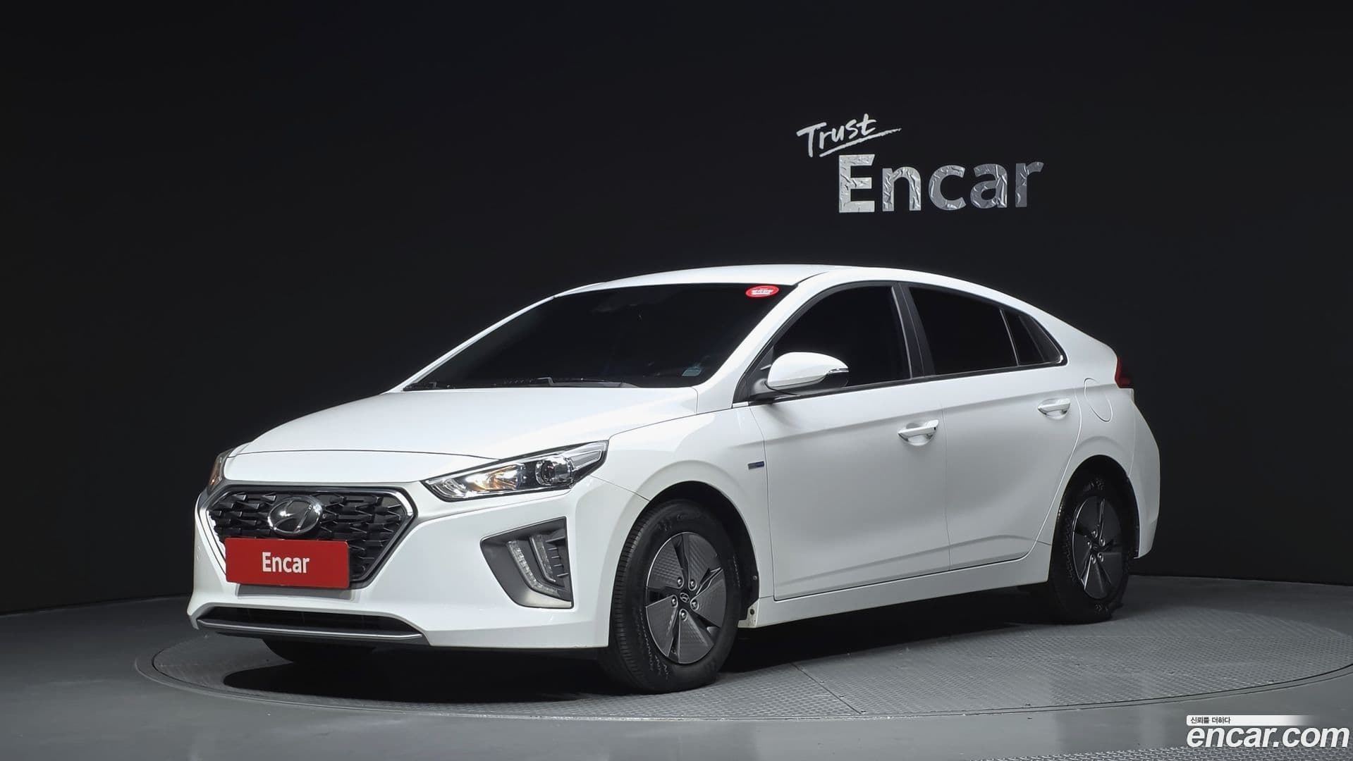 Main__Slider__Photo:Ioniq Hyundai 2019.7-0