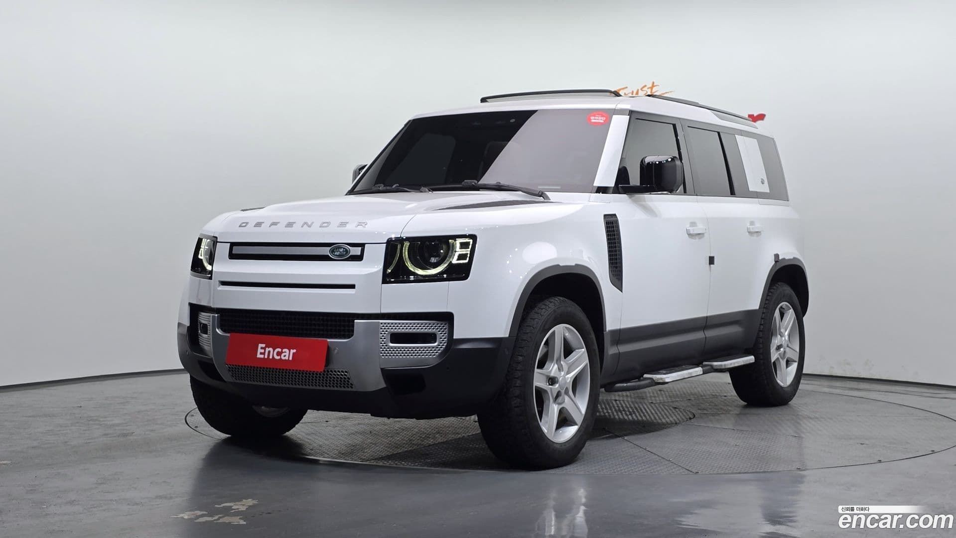 Main__Slider__Photo:Defender Land Rover 2021.9-0