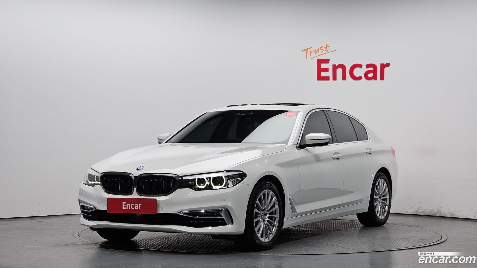 Main__Slider__Photo:5-Series BMW 2019.7-0