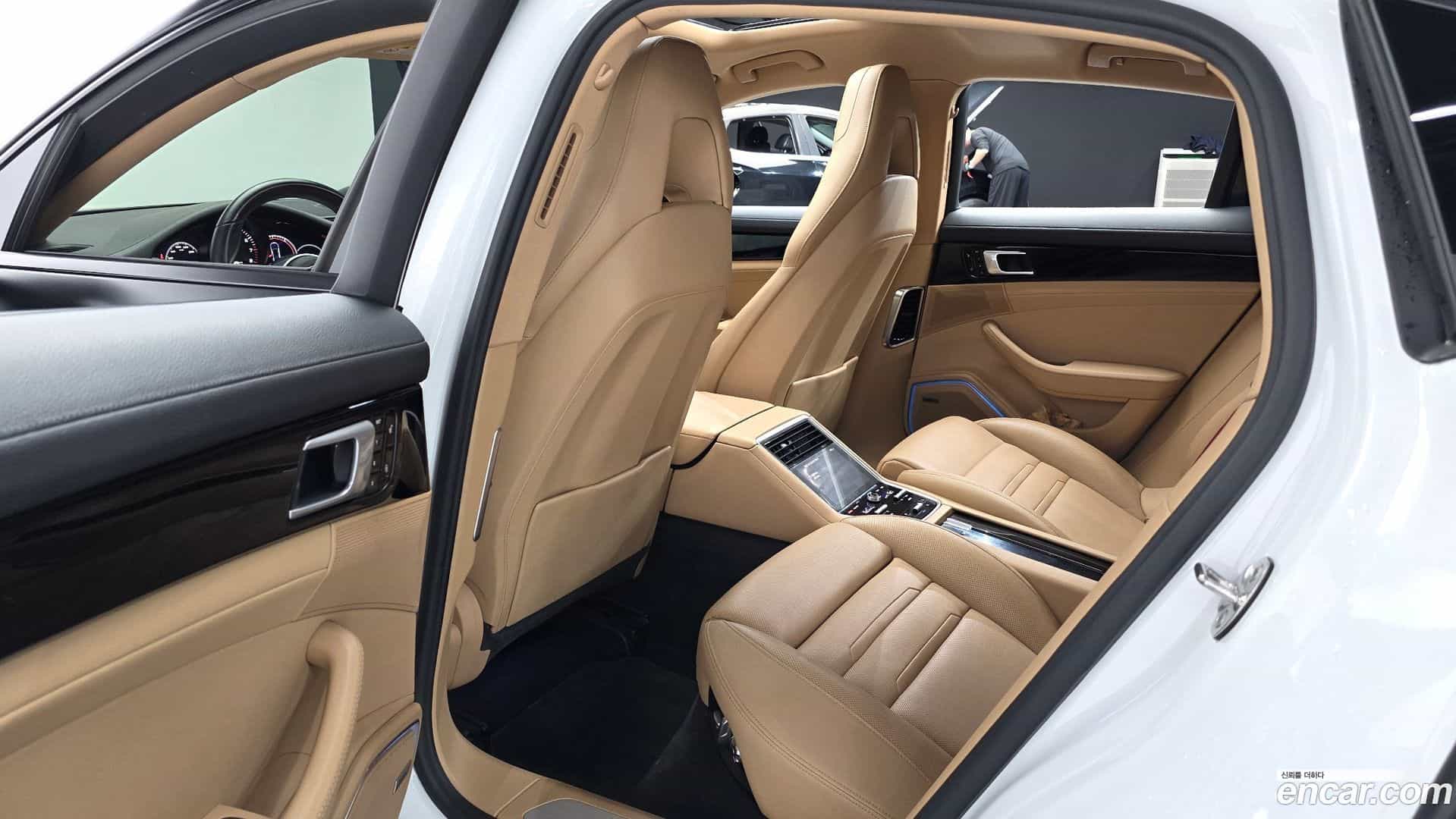 Panamera Porsche 2018.7-OPTION-016