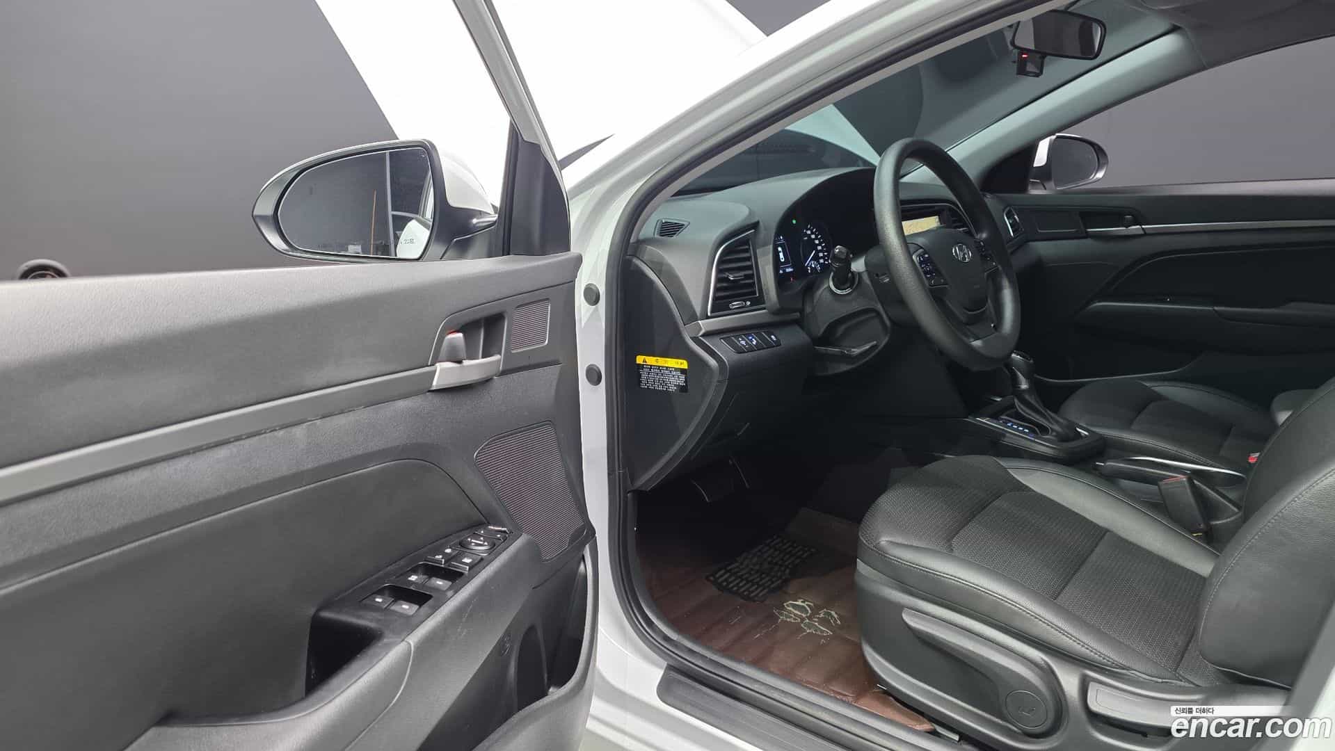 AVANTE Hyundai 2018.3-INNER-010