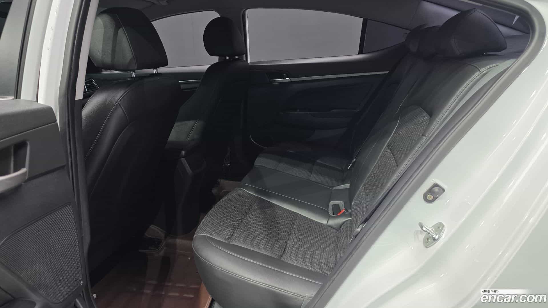 AVANTE Hyundai 2018.3-OPTION-015