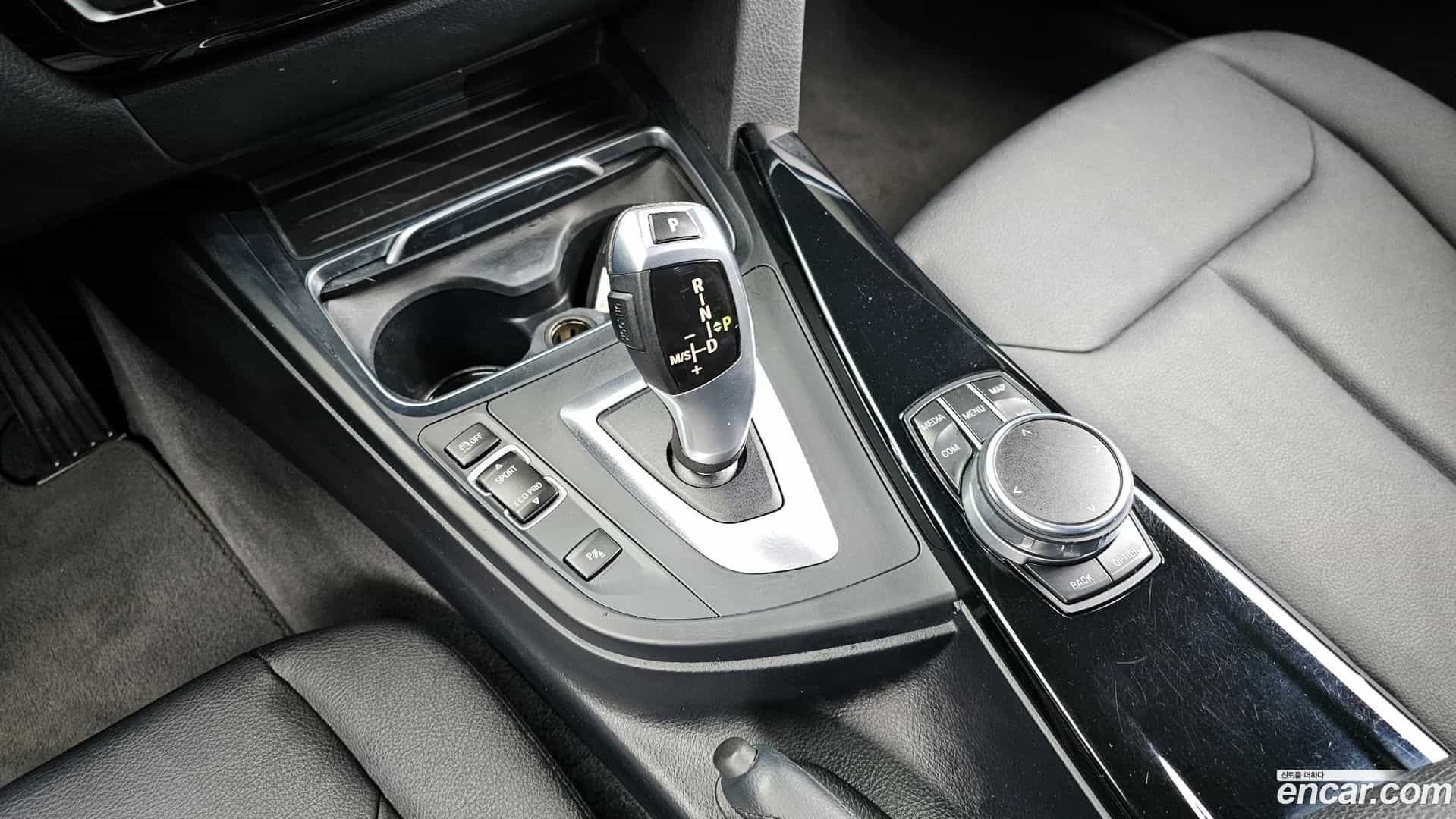 3-Series BMW 2017.11-INNER-009