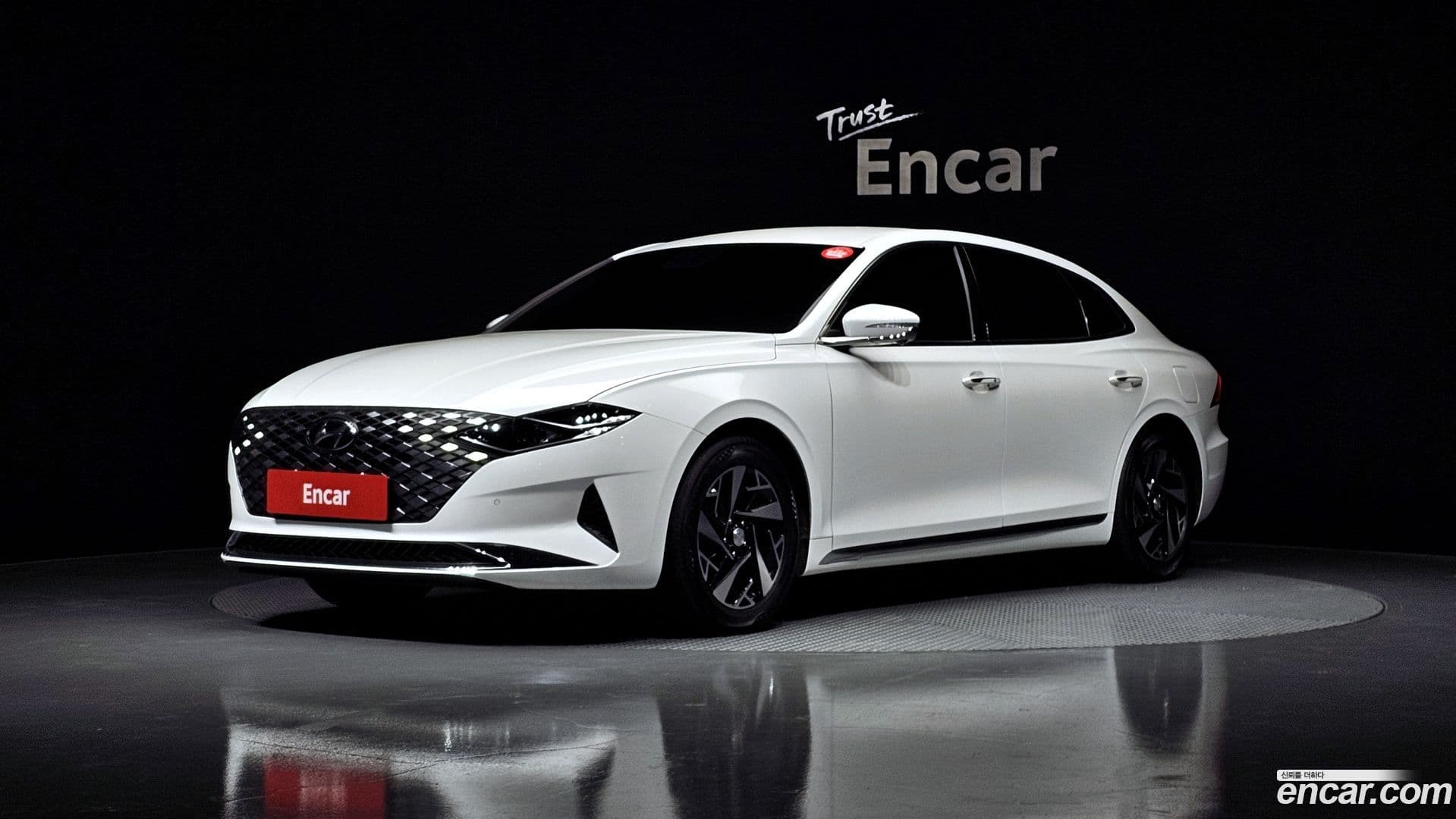 Main__Slider__Photo:Grandeur Hyundai 2021.1-0