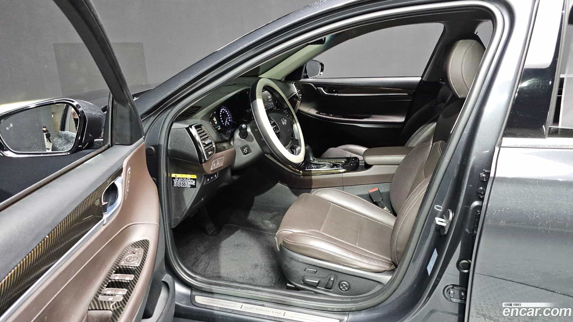 Grandeur Hyundai 2018.1-INNER-010