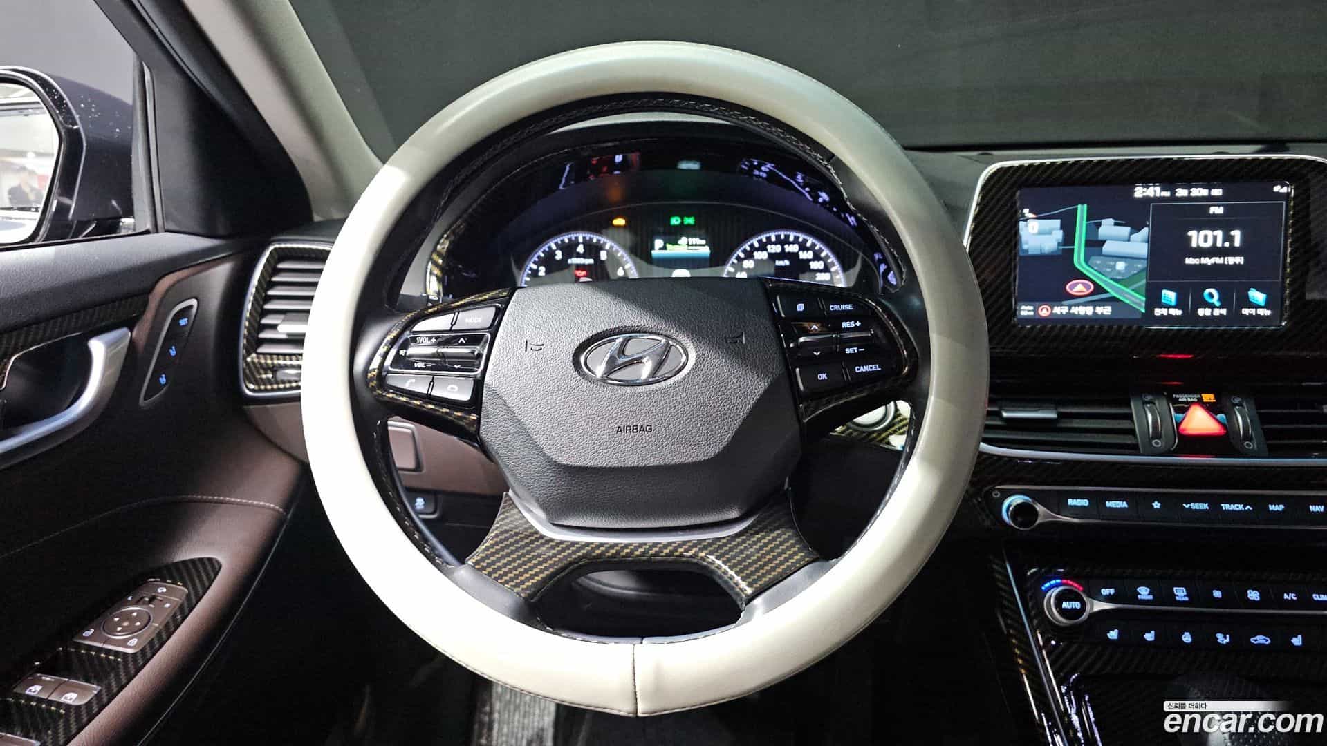 Grandeur Hyundai 2018.1-OPTION-015