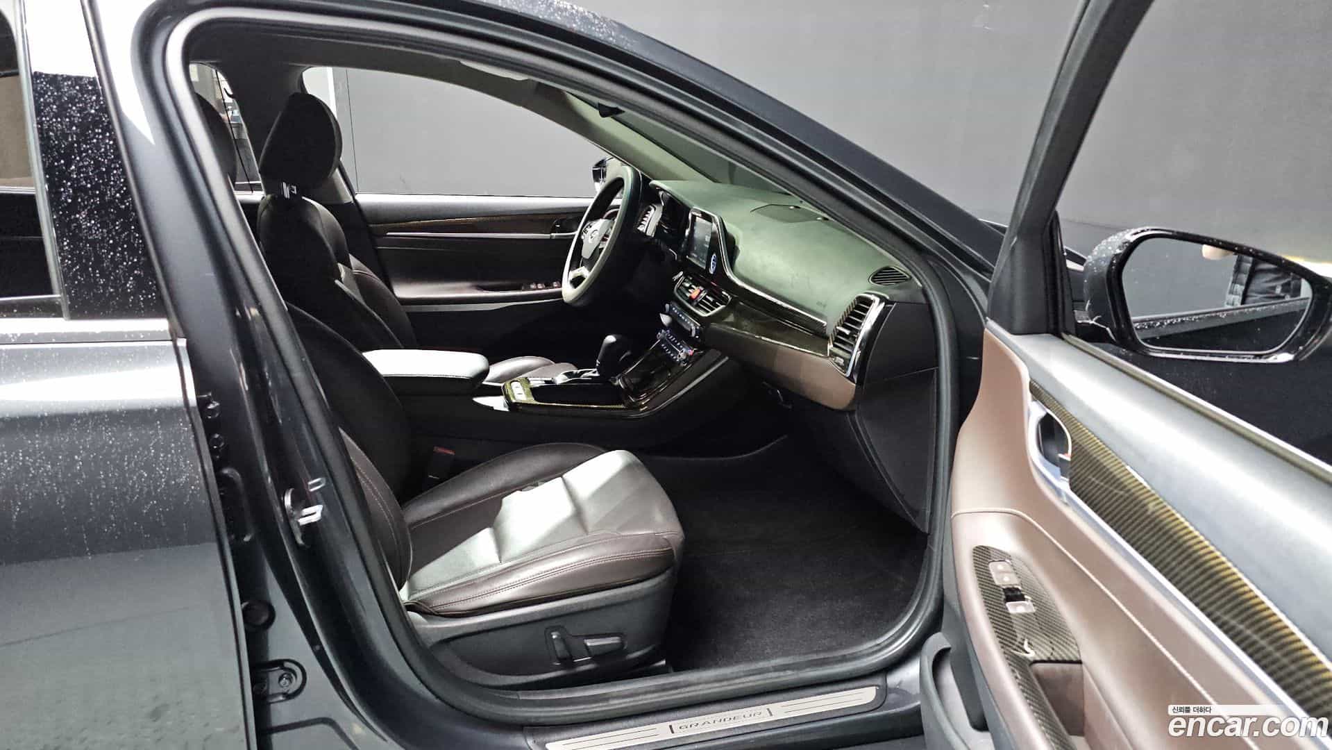 Grandeur Hyundai 2018.1-OPTION-022