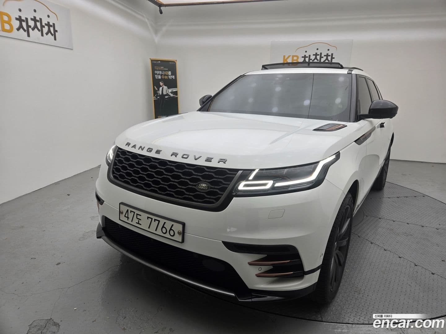Main__Slider__Photo:Range Rover Velar Land Rover 2017.11-0