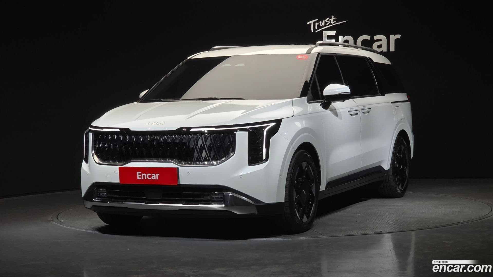 Main__Slider__Photo:Canival Kia 2025.9-0