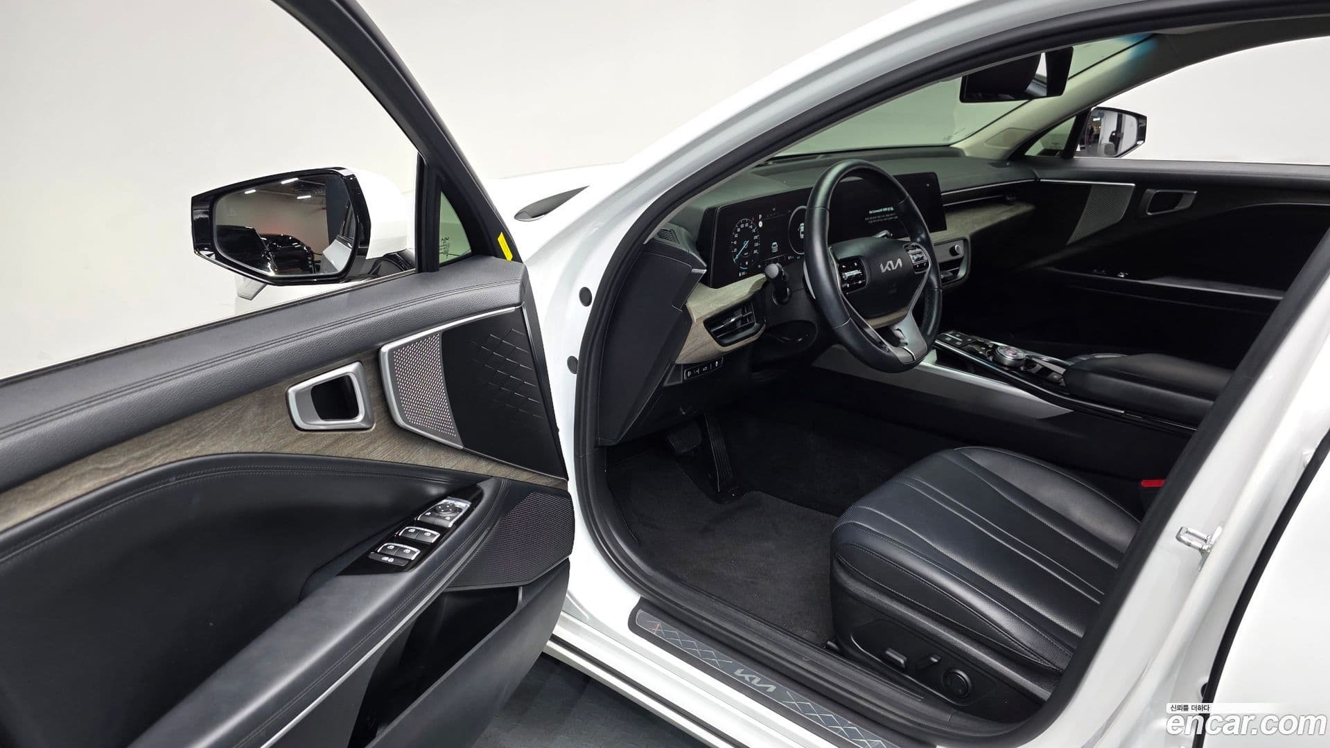 Main__Slider__Photo:K8 Kia 2021.4-10
