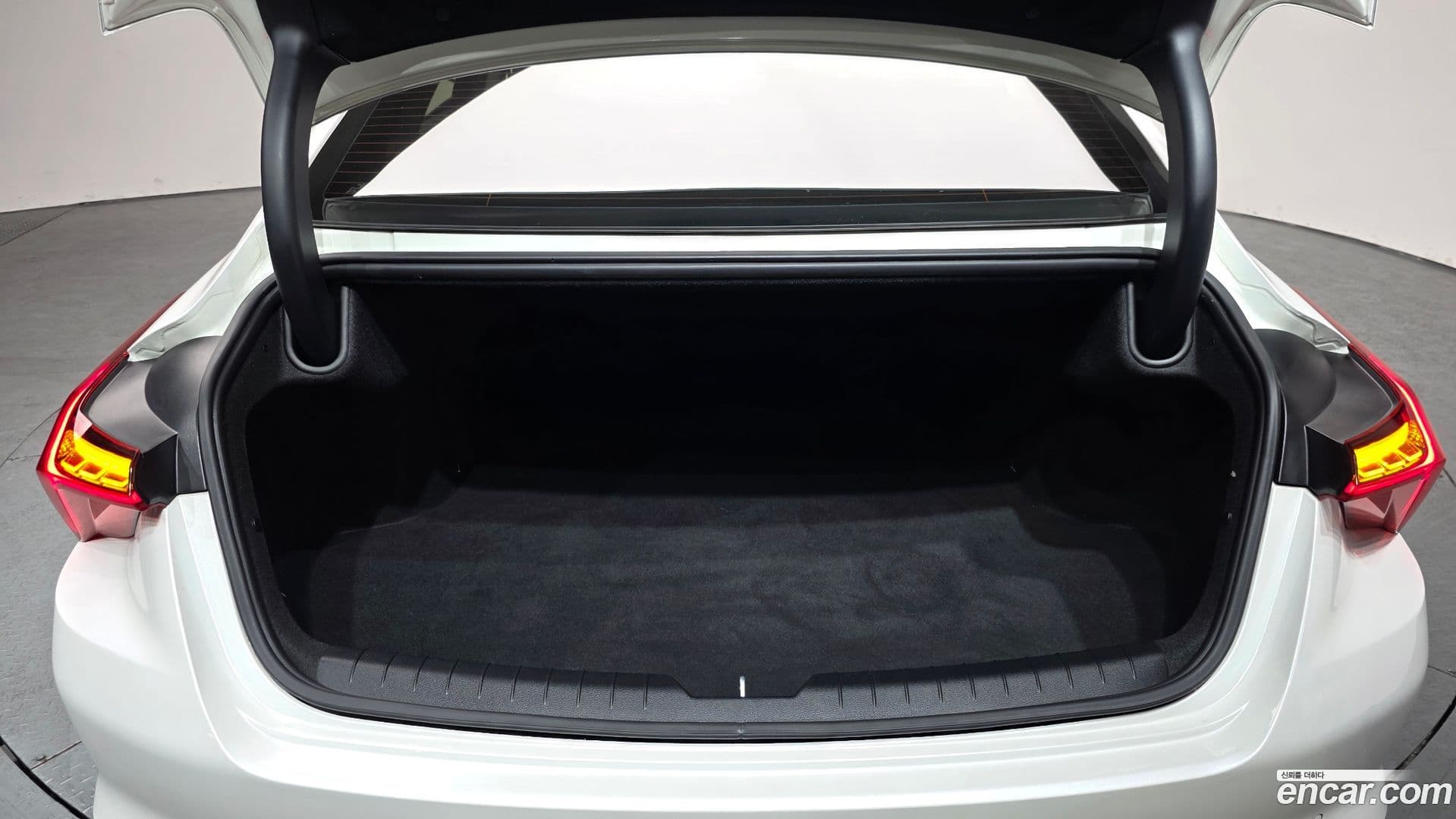 Main__Slider__Photo:K8 Kia 2021.4-19
