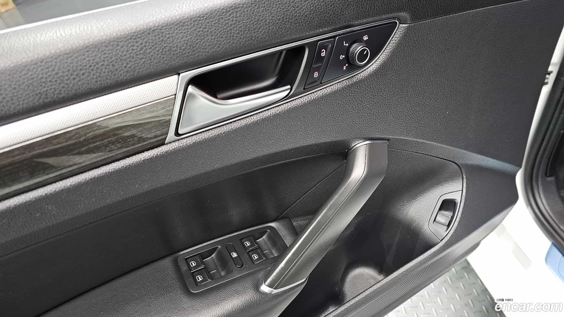 Passat Volkswagen 2018.10-OPTION-016