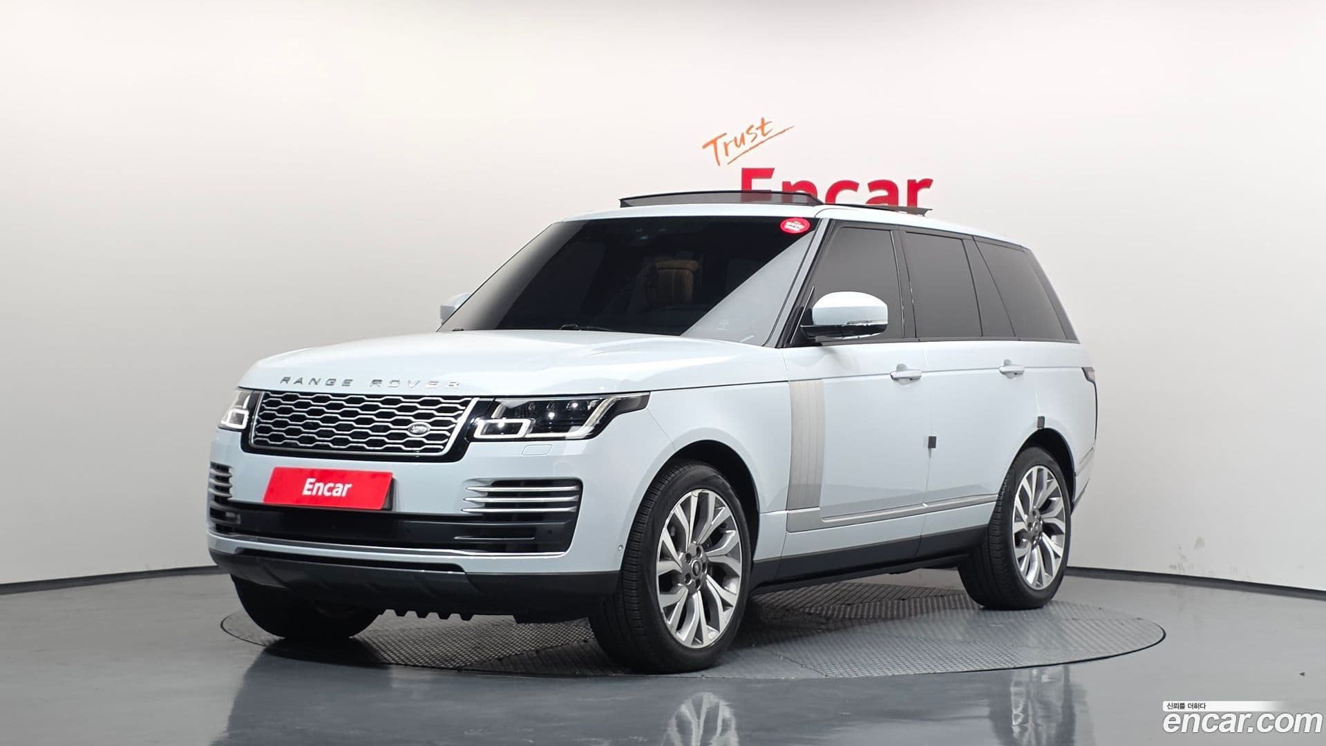Main__Slider__Photo:Range Rover Land Rover 2018.11-0