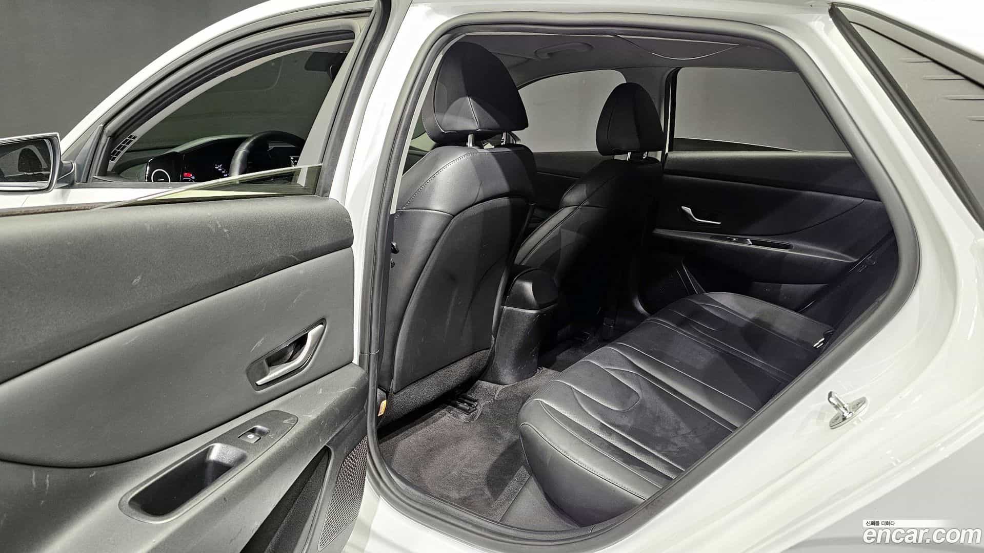 AVANTE Hyundai 2021.7-OPTION-015