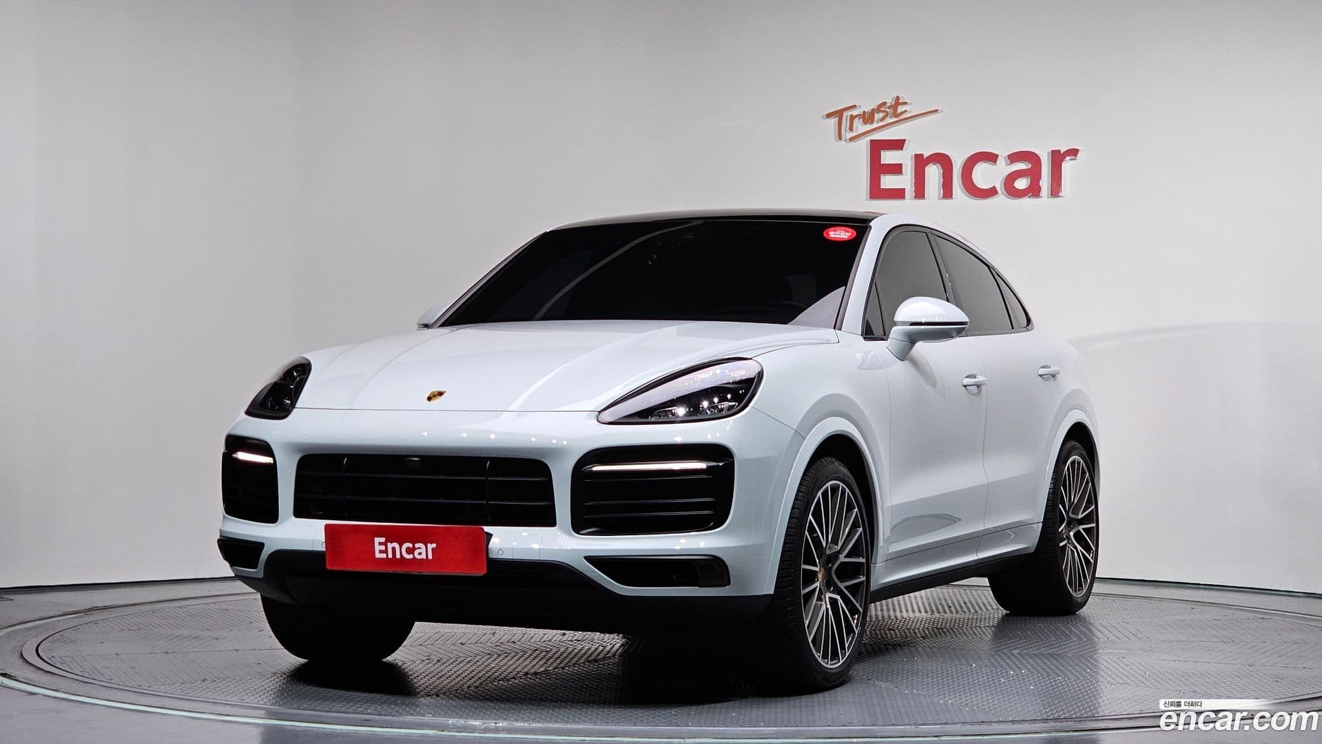 Main__Slider__Photo:Cayenne Porsche 2021.7-0
