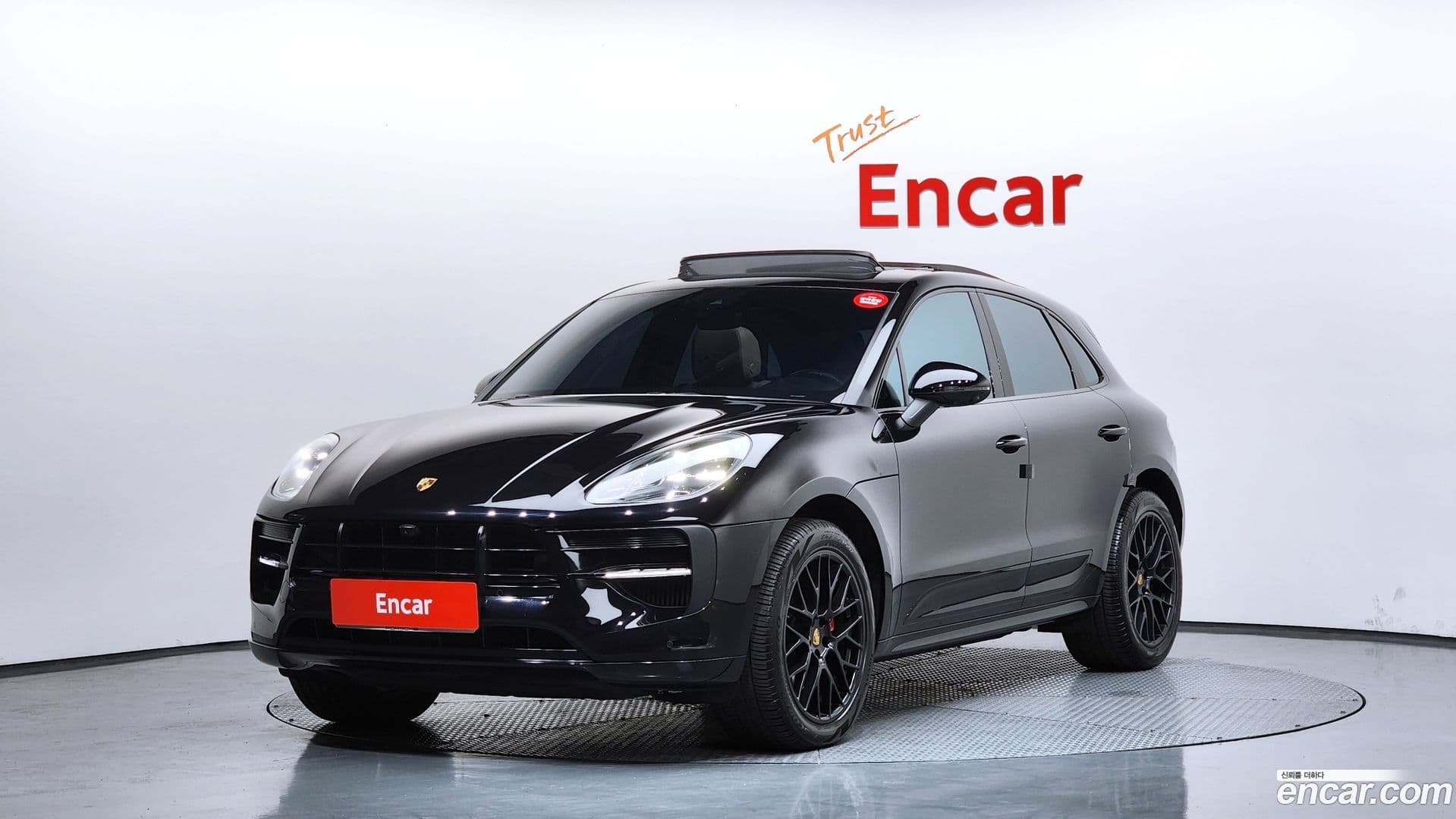 Main__Slider__Photo:Macan Porsche 2021.1-0