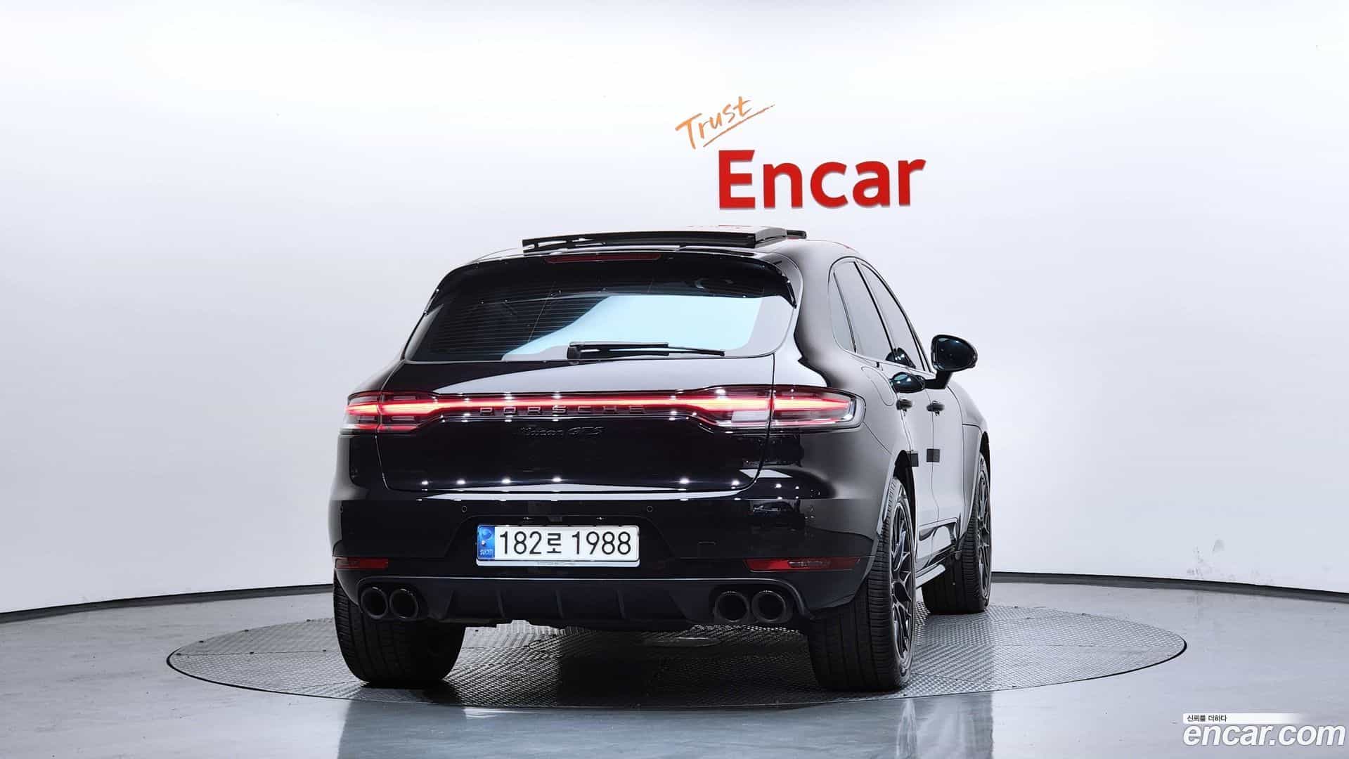 Macan Porsche 2021.1-OUTER-004