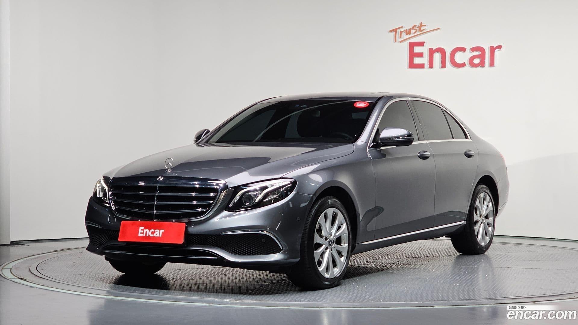 Main__Slider__Photo:E-Class Mercedes-Benz 2019.7-0