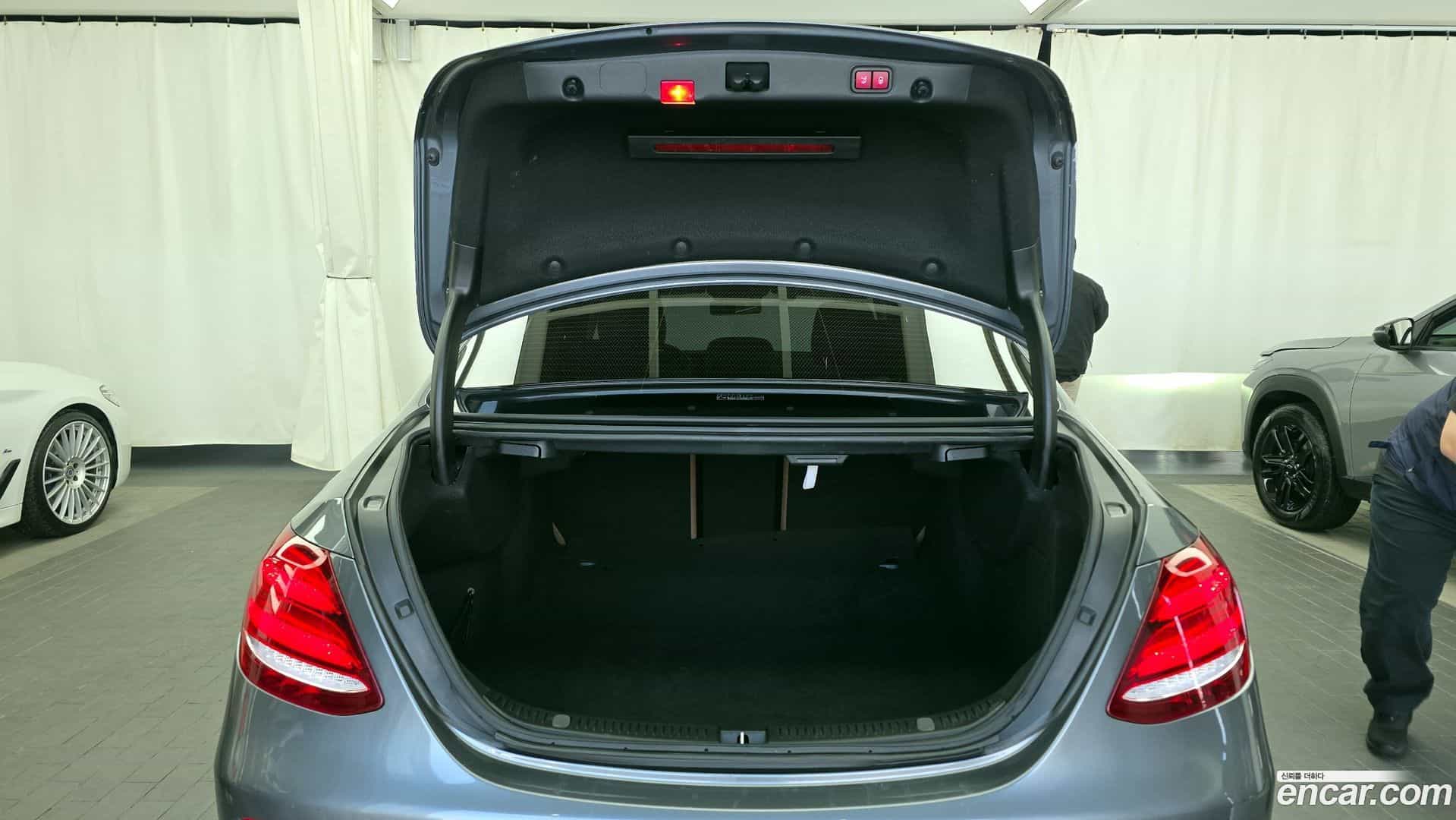 E-Class Mercedes-Benz 2019.7-OPTION-024