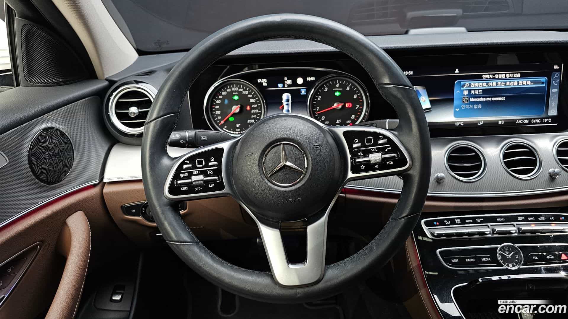 E-Class Mercedes-Benz 2018.9-OPTION-017