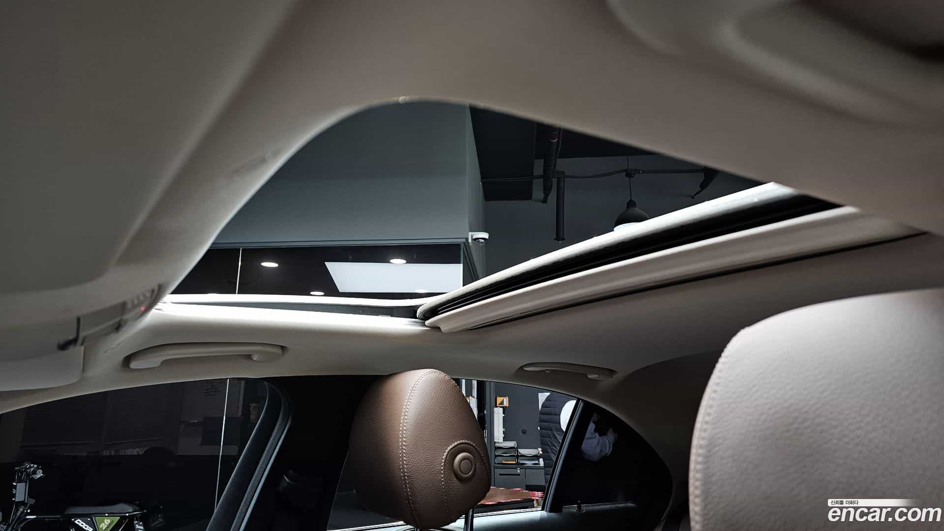 E-Class Mercedes-Benz 2018.9-OPTION-020