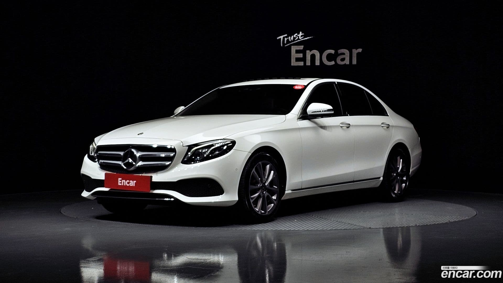 Main__Slider__Photo:E-Class Mercedes-Benz 2018.9-0