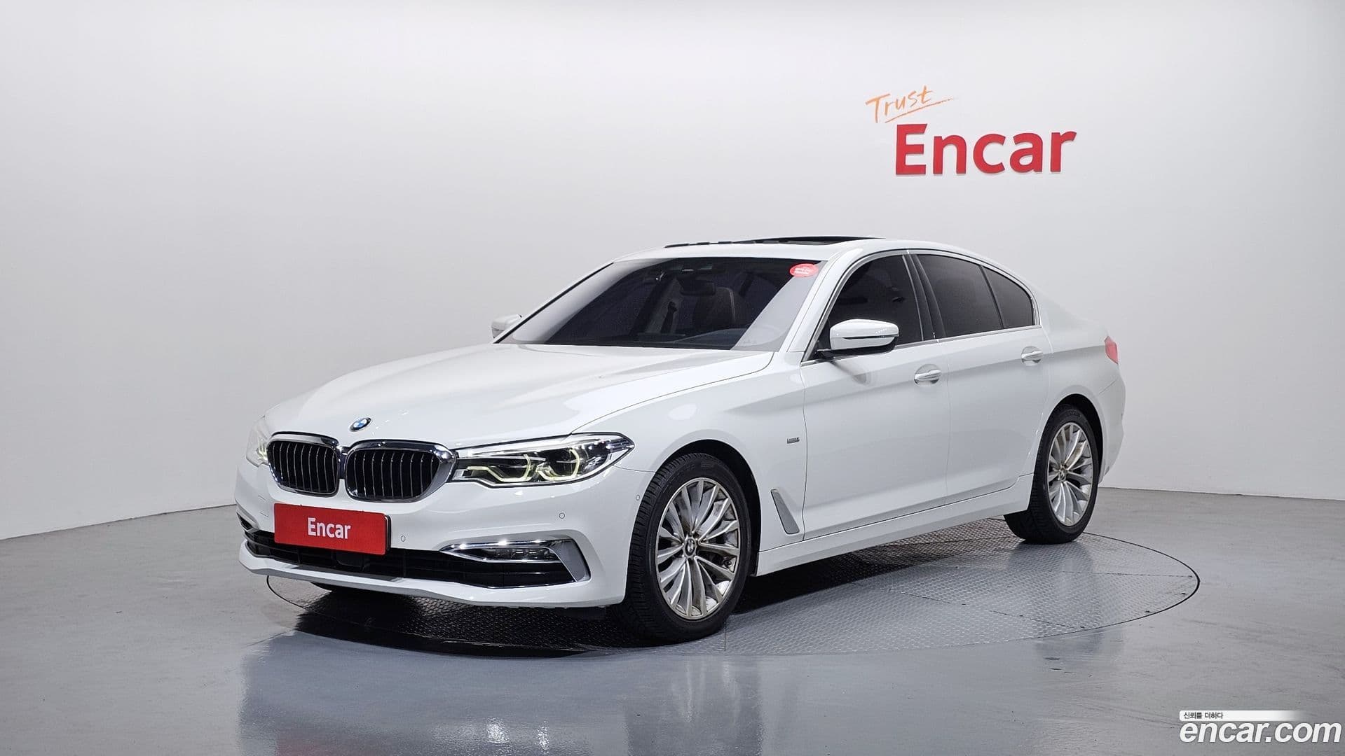 Main__Slider__Photo:5-Series BMW 2018.10-0