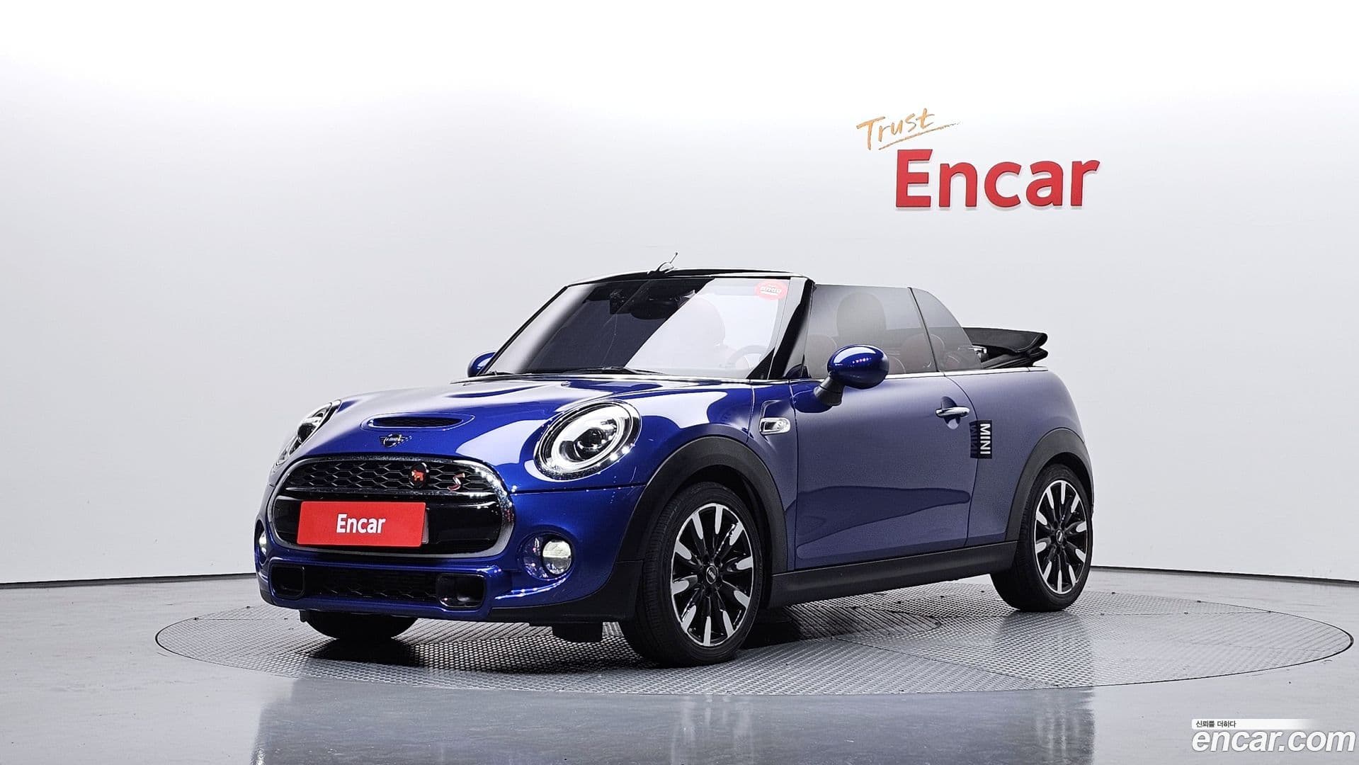 Main__Slider__Photo:Cooper Convertible Mini 2019.1-0