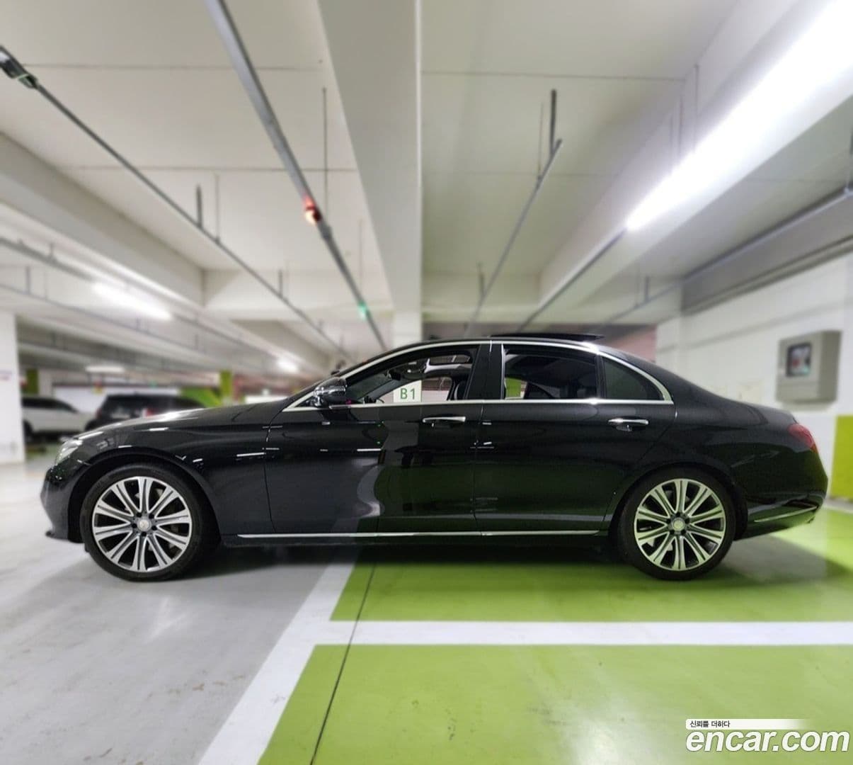 Main__Slider__Photo:E-Class Mercedes-Benz 2017.2-0